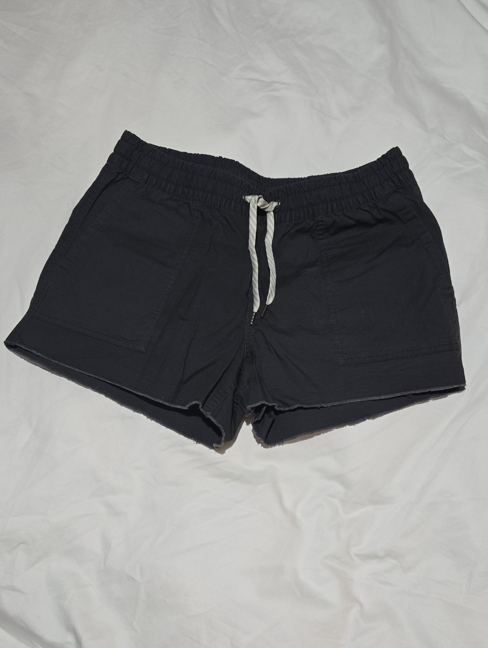 Vuori Medium Black Shorts with Contrast Drawstring